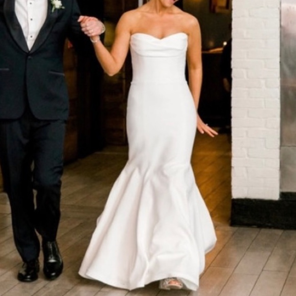 Vera Wang Ava Strapless Crepe Wedding Dress